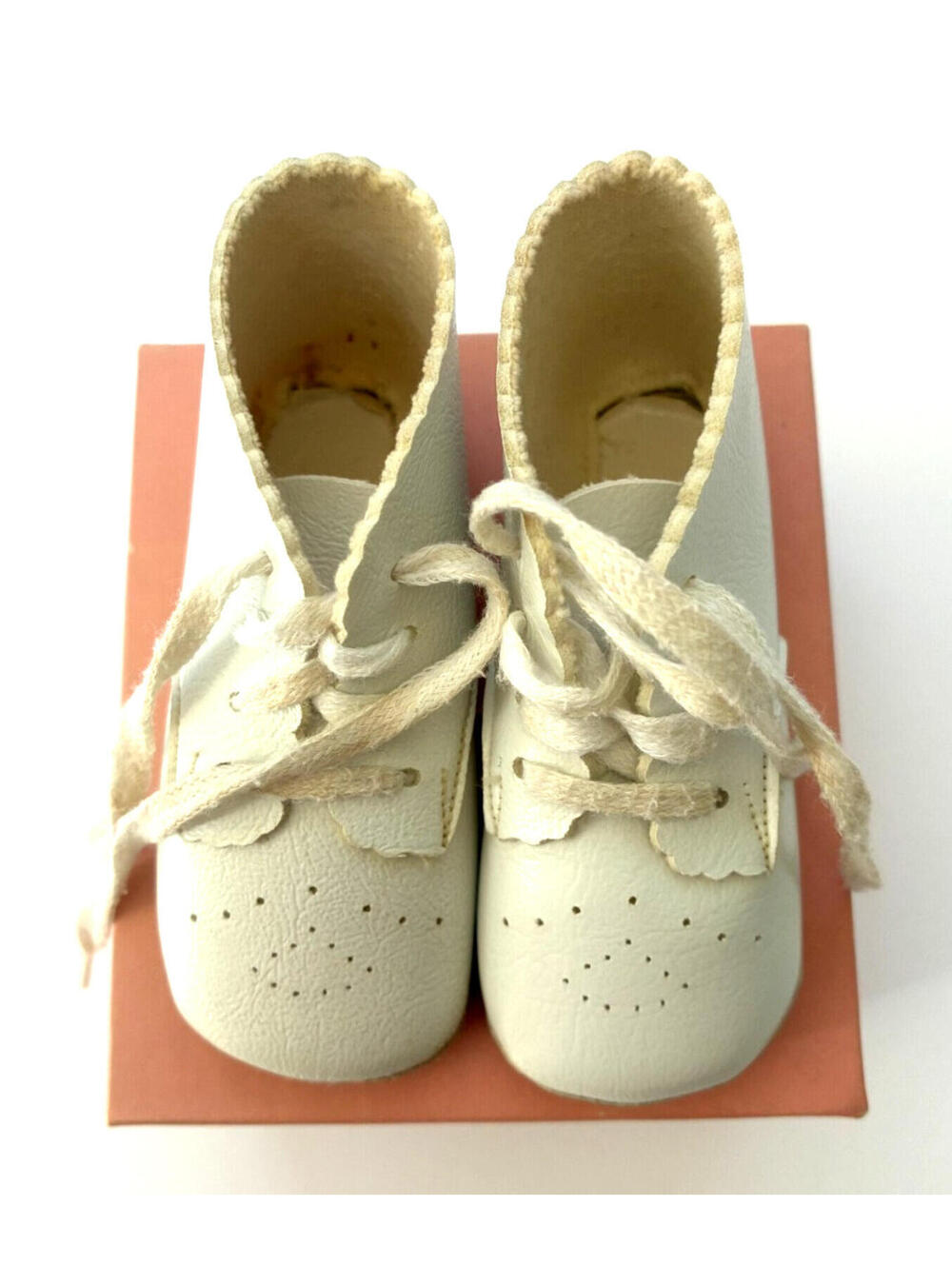 Vintage Darling Shoes for Darling Tots Baby Shoes Size 2 White Lace Up w/ Box